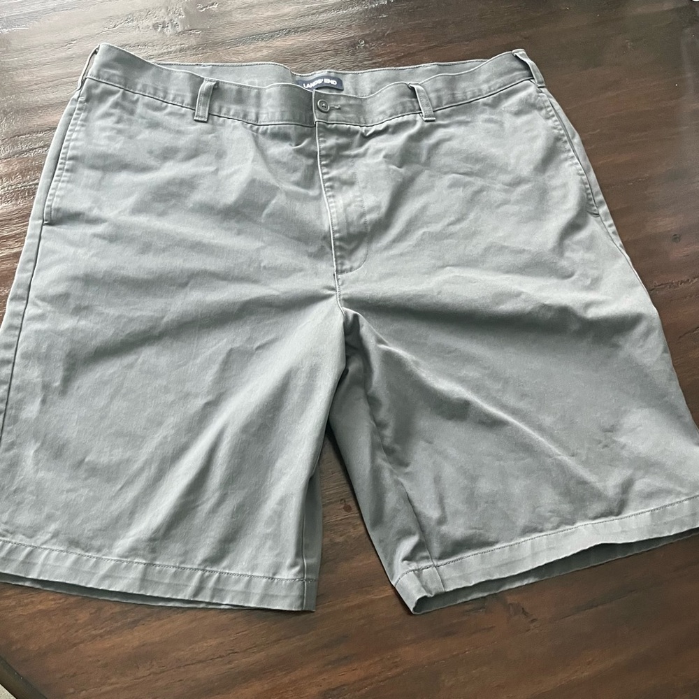 EUC Lands End flat front shorts Size 40